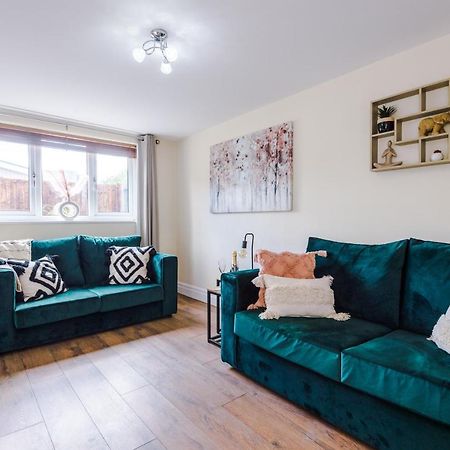 Charming 3-Bed Cottage In Chester, Ideal For Families & Workers, Free Parking - Sleeps 7 Exterior photo