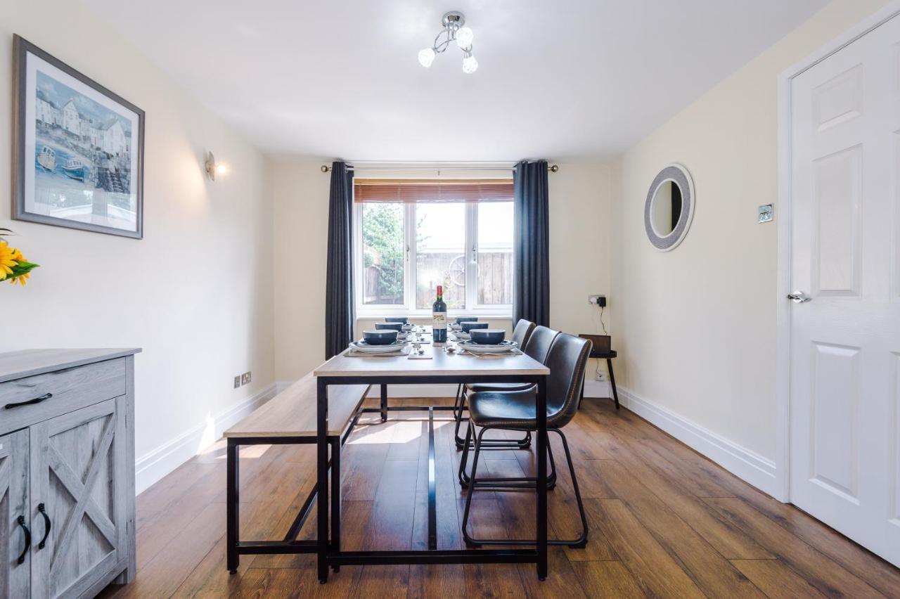 Charming 3-Bed Cottage In Chester, Ideal For Families & Workers, Free Parking - Sleeps 7 Exterior photo