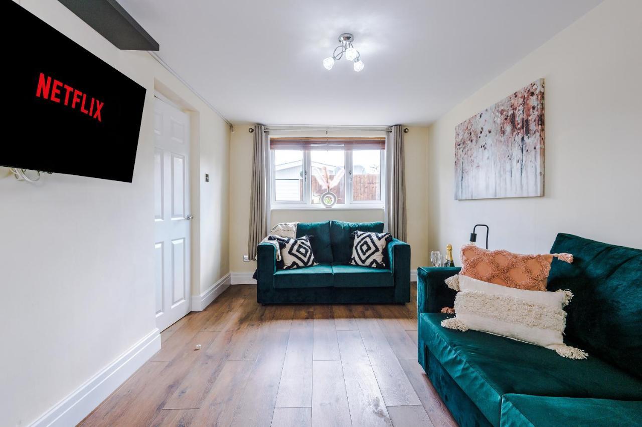 Charming 3-Bed Cottage In Chester, Ideal For Families & Workers, Free Parking - Sleeps 7 Exterior photo