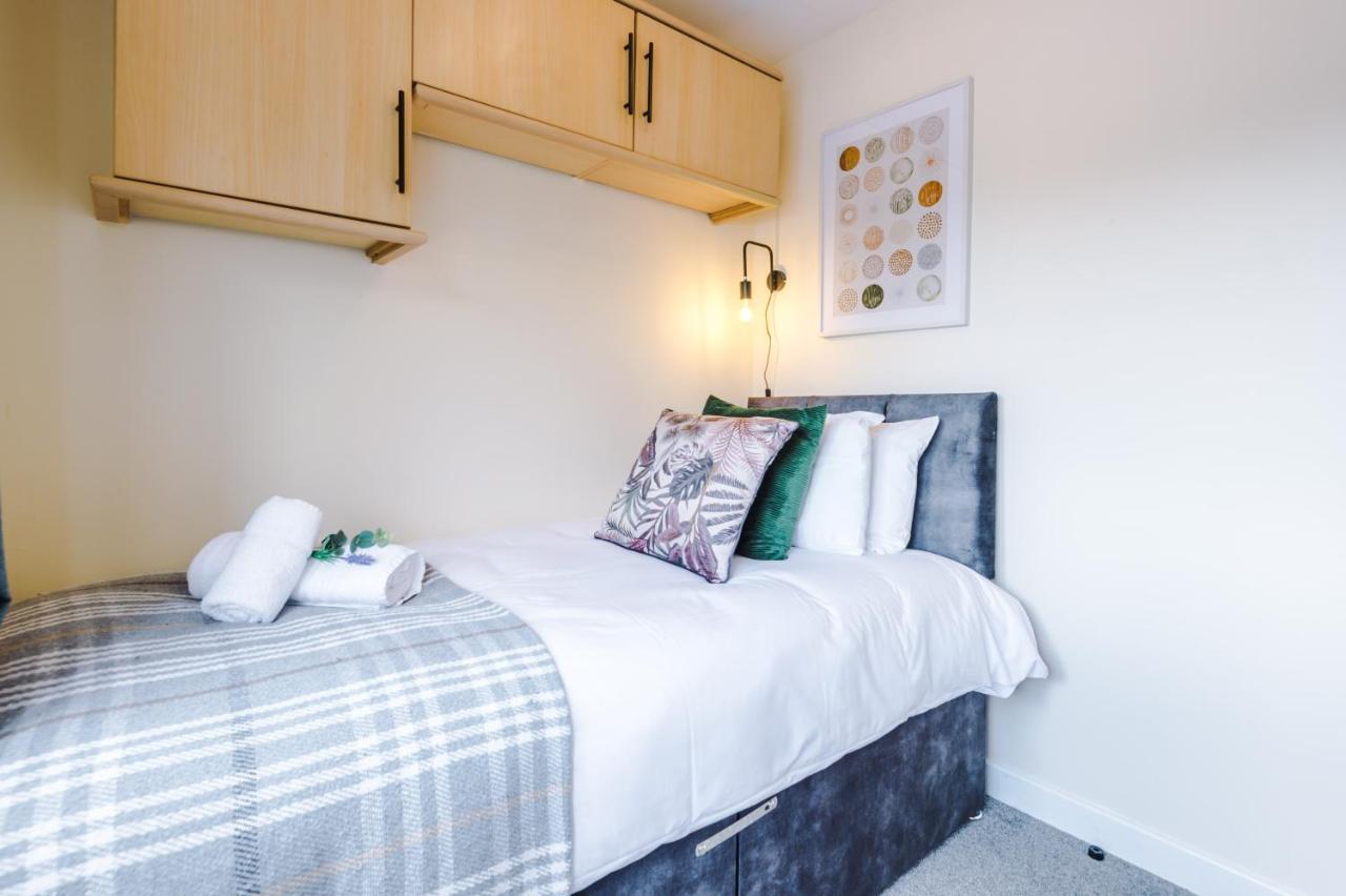 Charming 3-Bed Cottage In Chester, Ideal For Families & Workers, Free Parking - Sleeps 7 Exterior photo