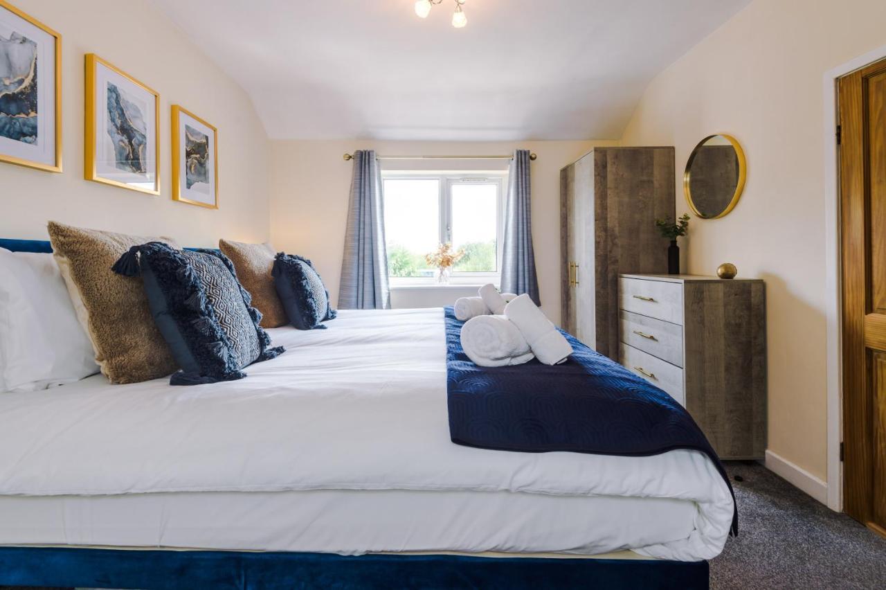 Charming 3-Bed Cottage In Chester, Ideal For Families & Workers, Free Parking - Sleeps 7 Exterior photo